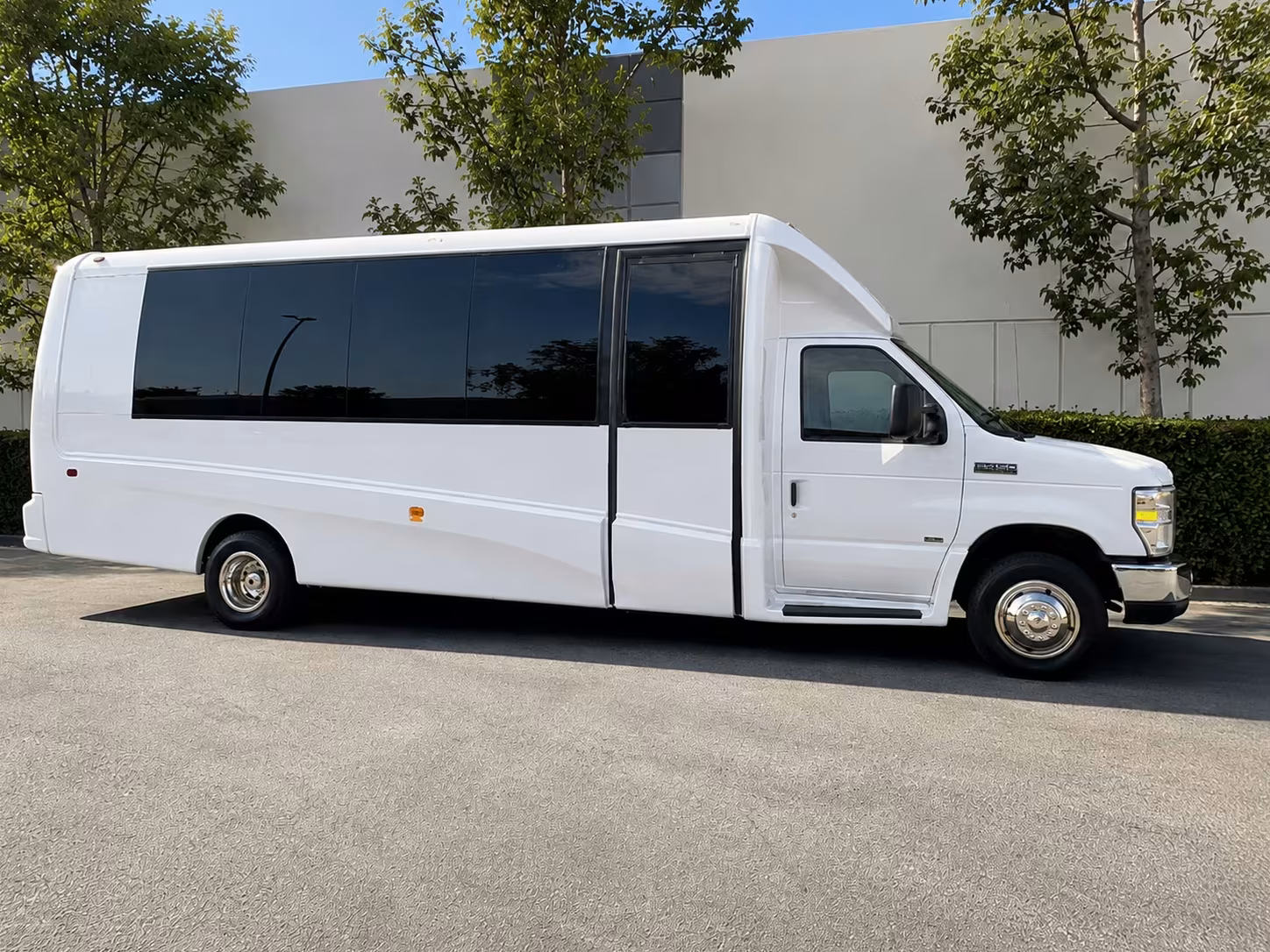minibus and charter bus rentals across commerce city